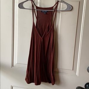 Tank top, burgundy.
